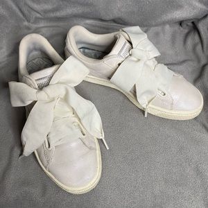 Puma cream colored lace up sneakers size 7.5